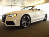 2014 Audi RS 5 Cabriolet quattro Front 3/4 View