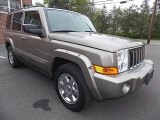2006 Jeep Commander Limited 4x4 Front 3/4 View