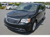 2014 Brilliant Black Crystal Pearl Chrysler Town & Country Limited #93667239