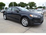 2014 Ford Fusion SE Front 3/4 View