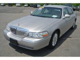 2008 Lincoln Town Car Signature Limited Front 3/4 View