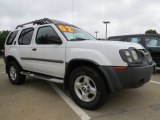 2002 Nissan Xterra XE V6 Front 3/4 View