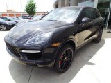 2014 Porsche Cayenne Turbo S Front 3/4 View