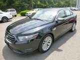 2014 Ford Taurus Limited Front 3/4 View