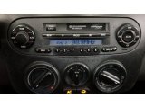 2001 Volkswagen New Beetle GLS Coupe Audio System
