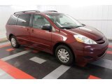 2007 Toyota Sienna LE Front 3/4 View