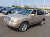 2006 Toyota Highlander Hybrid Limited 4WD Front 3/4 View