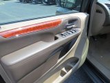 2014 Chrysler Town & Country Touring Door Panel