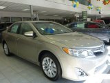 2013 Champagne Mica Toyota Camry Hybrid XLE #96420587