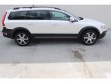 Crystal White Pearl Volvo XC70 in 2015