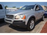 2005 Volvo XC90 V8 AWD Front 3/4 View