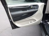 2015 Chrysler Town & Country Touring Door Panel
