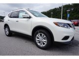 Pearl White Nissan Rogue in 2015