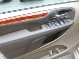 2015 Chrysler Town & Country Limited Platinum Door Panel