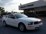 2008 Performance White Ford Mustang V6 Deluxe Coupe #9388622