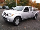 2015 Nissan Frontier SV Crew Cab 4x4 Front 3/4 View