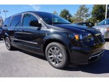 2015 Chrysler Town & Country S Front 3/4 View