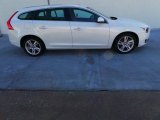 Crystal White Pearl Volvo V60 in 2015