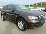 2011 Audi Q5 2.0T quattro Front 3/4 View
