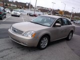 2007 Ford Five Hundred SEL Front 3/4 View