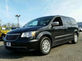 2012 Brilliant Black Crystal Pearl Chrysler Town & Country Limited #99631688