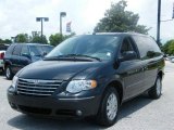 2005 Brilliant Black Chrysler Town & Country Limited #9961809