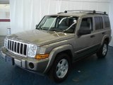 2006 Light Khaki Metallic Jeep Commander 4x4 #9970560