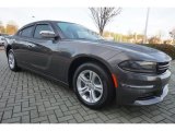 2015 Dodge Charger SE Front 3/4 View