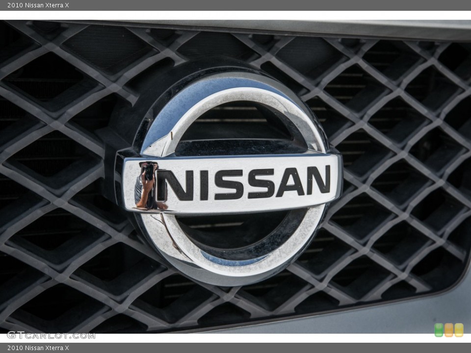 2010 Nissan Xterra Badges and Logos