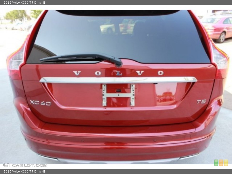 2016 Volvo XC60 Badges and Logos