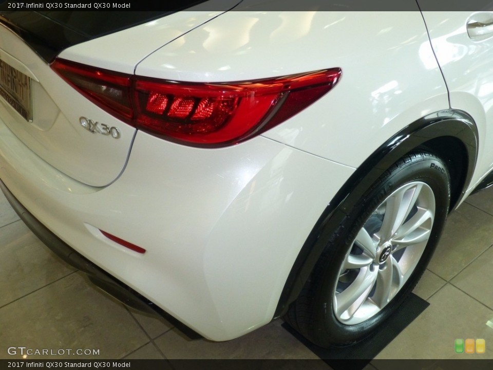 2017 Infiniti QX30 Badges and Logos