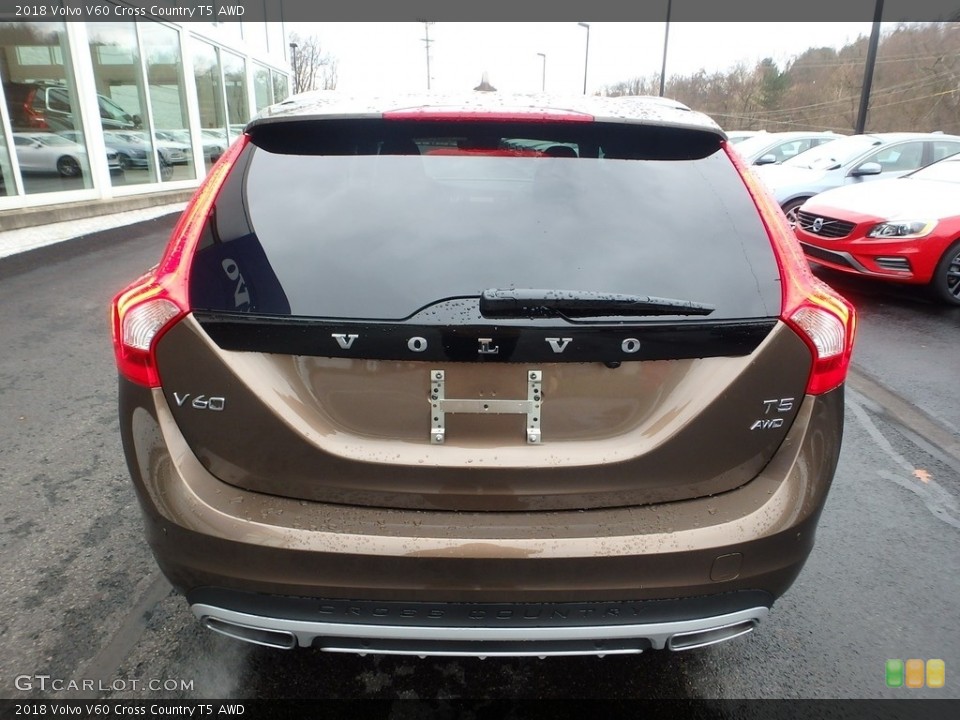 2018 Volvo V60 Cross Country Badges and Logos