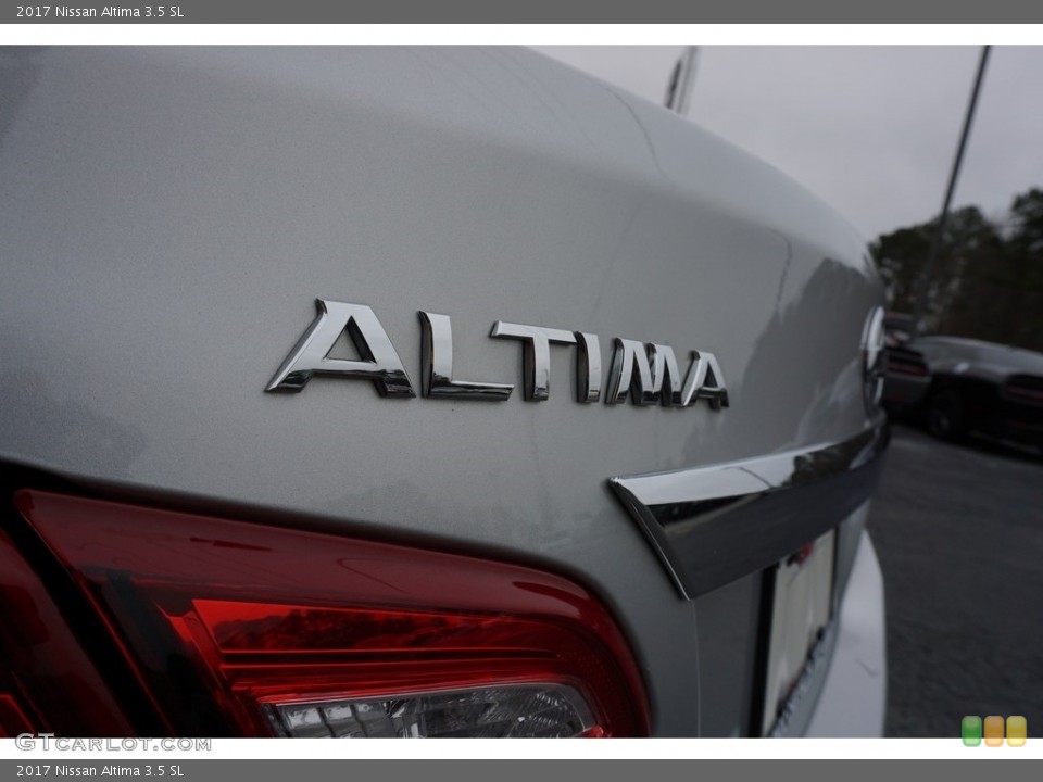 2017 Nissan Altima Badges and Logos