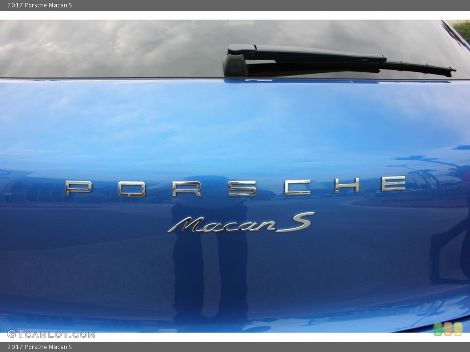2017 Porsche Macan Custom Badge and Logo Photo #126961904