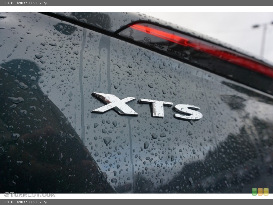 2018 Cadillac XTS Badges and Logos