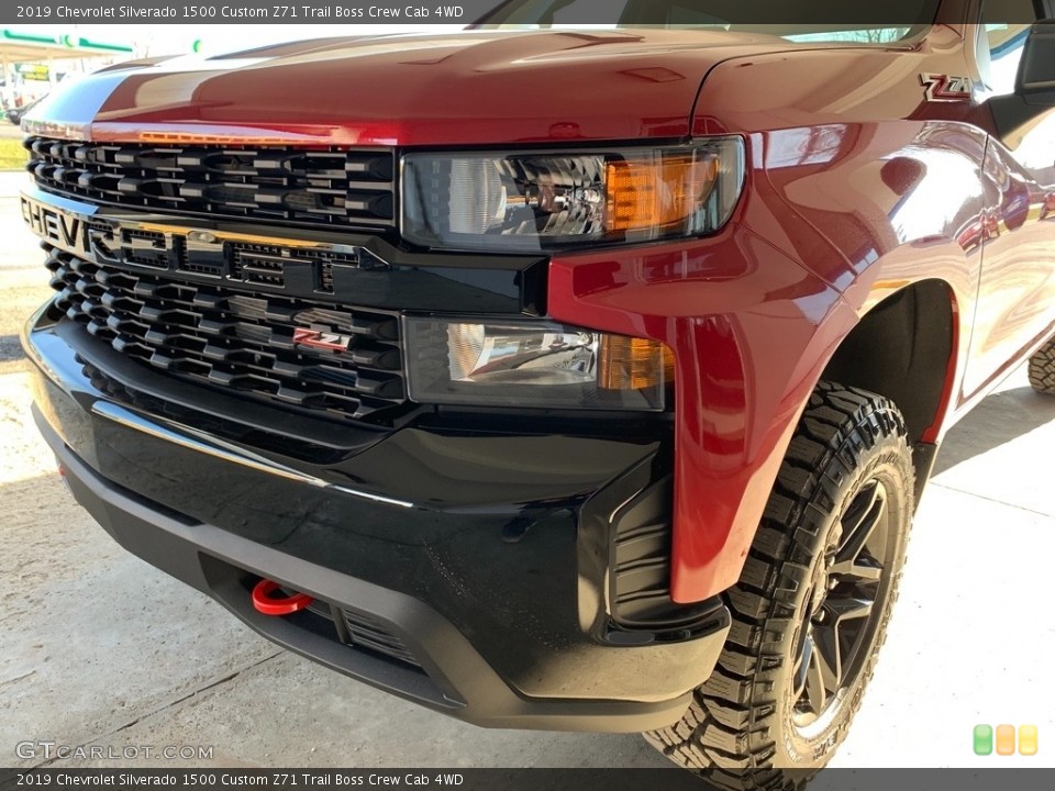 2019 Chevrolet Silverado 1500 Custom Badge and Logo Photo #132679092