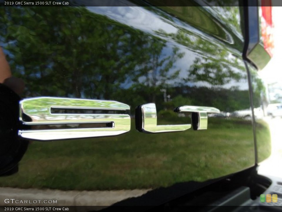 2019 GMC Sierra 1500 Custom Badge and Logo Photo #133102038