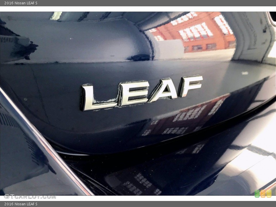 2016 Nissan LEAF Badges and Logos