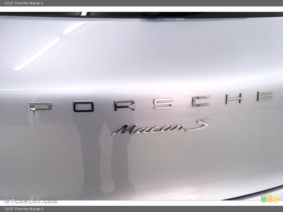 2015 Porsche Macan Badges and Logos