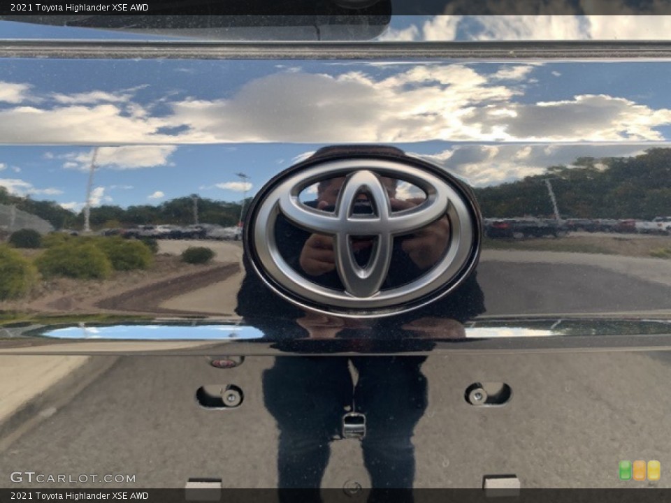 2021 Toyota Highlander Custom Badge and Logo Photo #139737222
