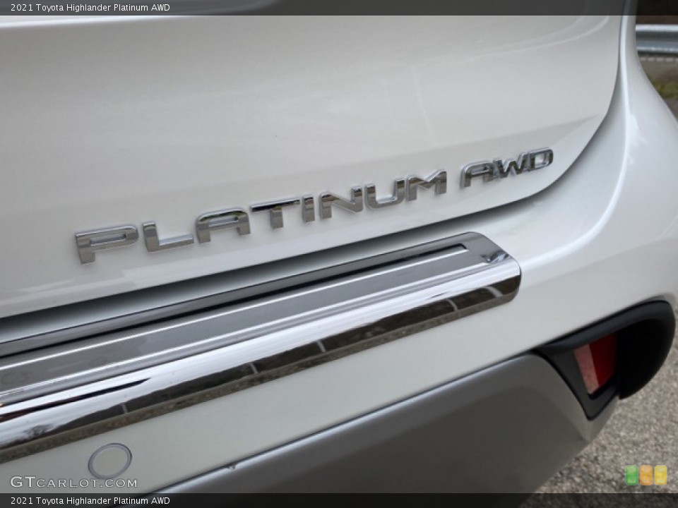 2021 Toyota Highlander Custom Badge and Logo Photo #140737668