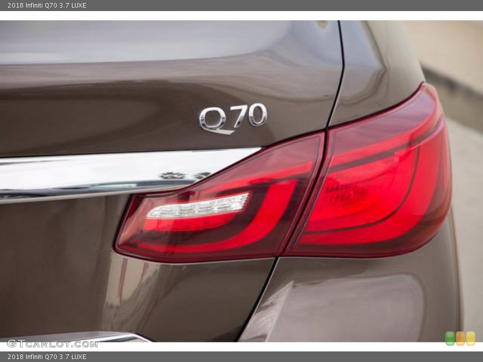 2018 Infiniti Q70 Badges and Logos