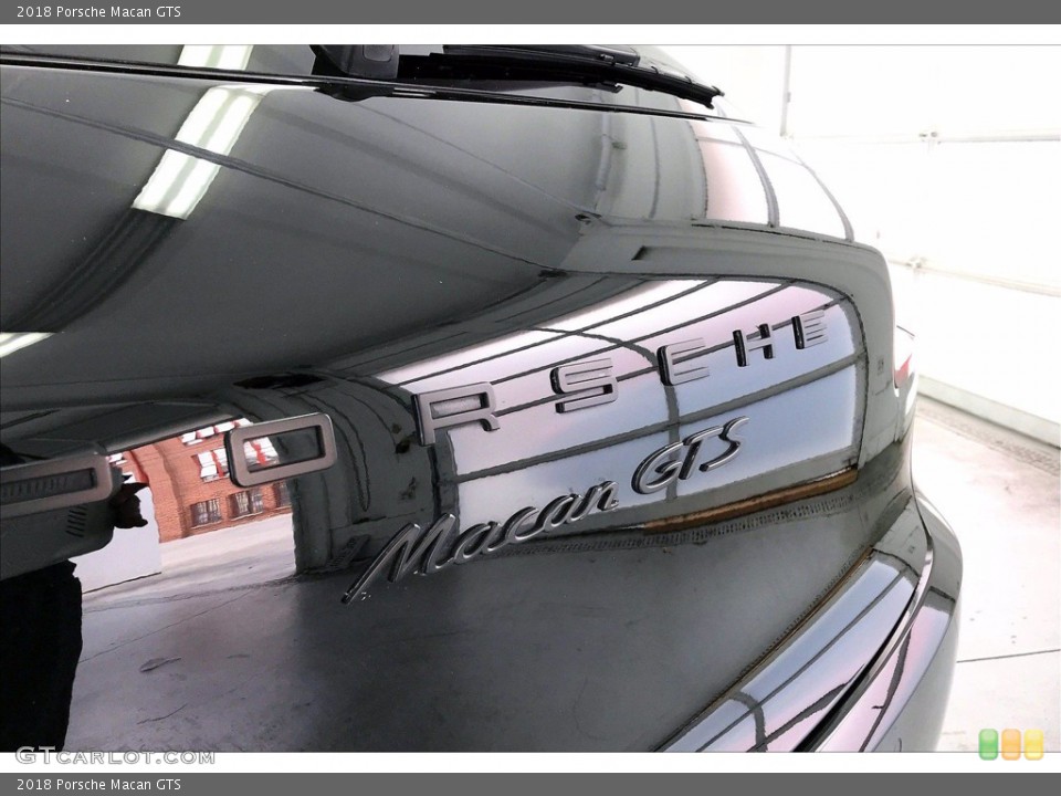 2018 Porsche Macan Custom Badge and Logo Photo #141947244