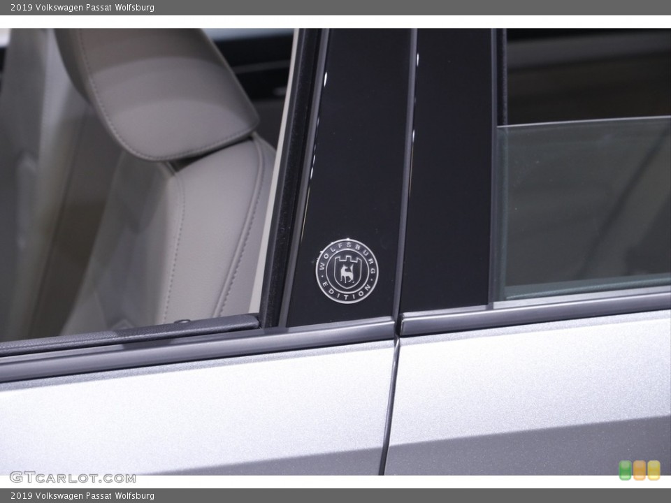 2019 Volkswagen Passat Badges and Logos