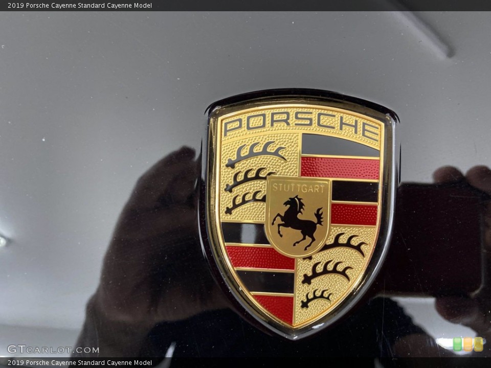 2019 Porsche Cayenne Badges and Logos