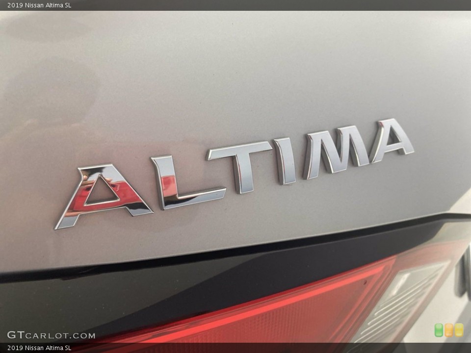 2019 Nissan Altima Badges and Logos