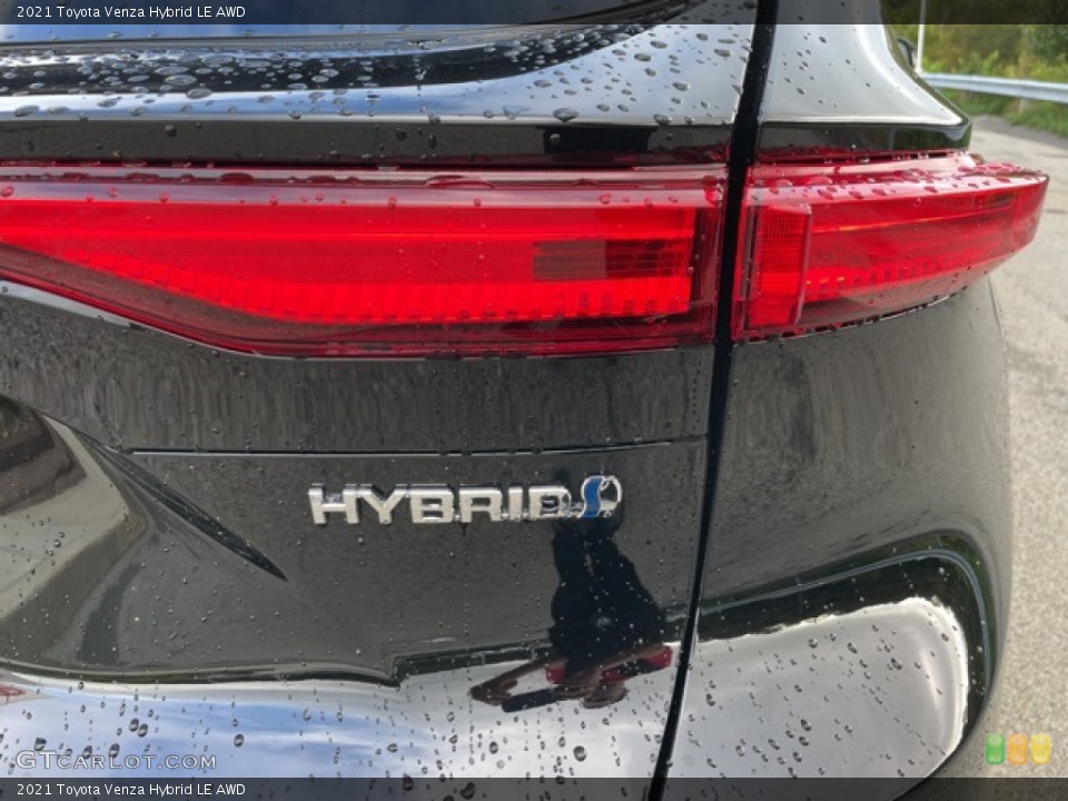 2021 Toyota Venza Badges and Logos