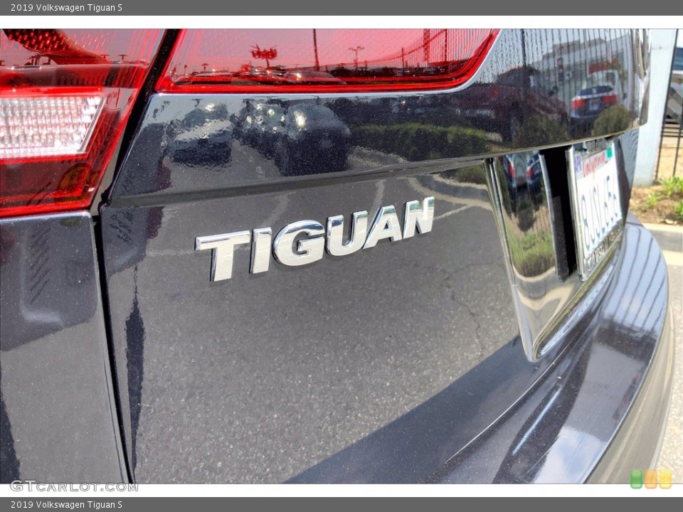 2019 Volkswagen Tiguan Badges and Logos