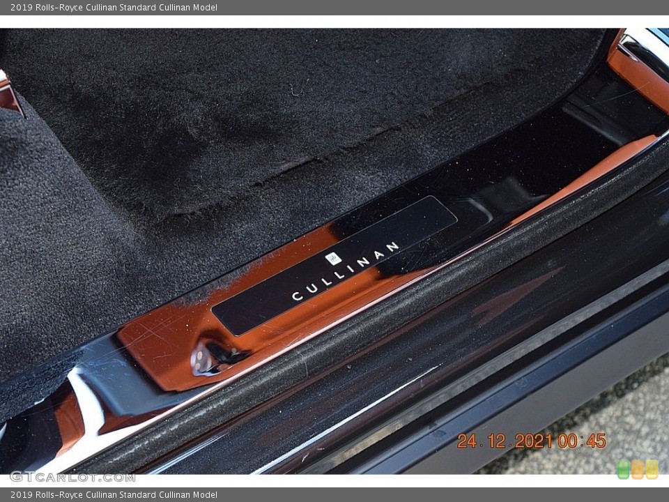 2019 Rolls-Royce Cullinan Custom Badge and Logo Photo #143470080