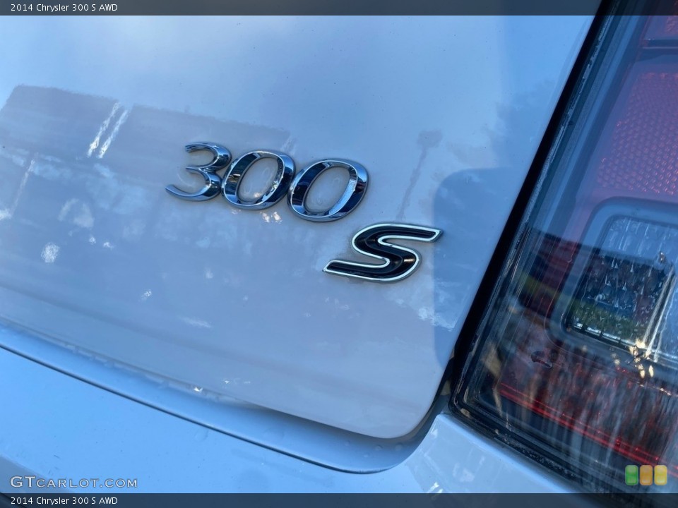 2014 Chrysler 300 Badges and Logos